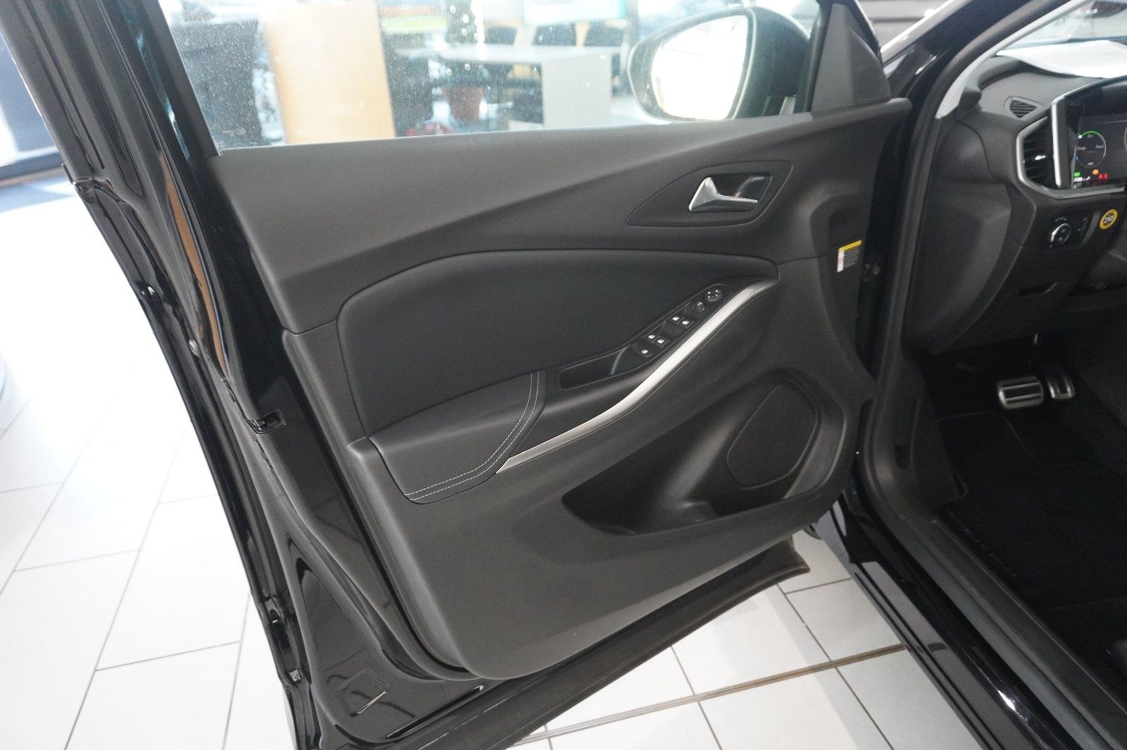Fahrzeugabbildung Opel Grandland (X) 1.6T GSe HYBRID 4X4 NAVI/LED/SPORT