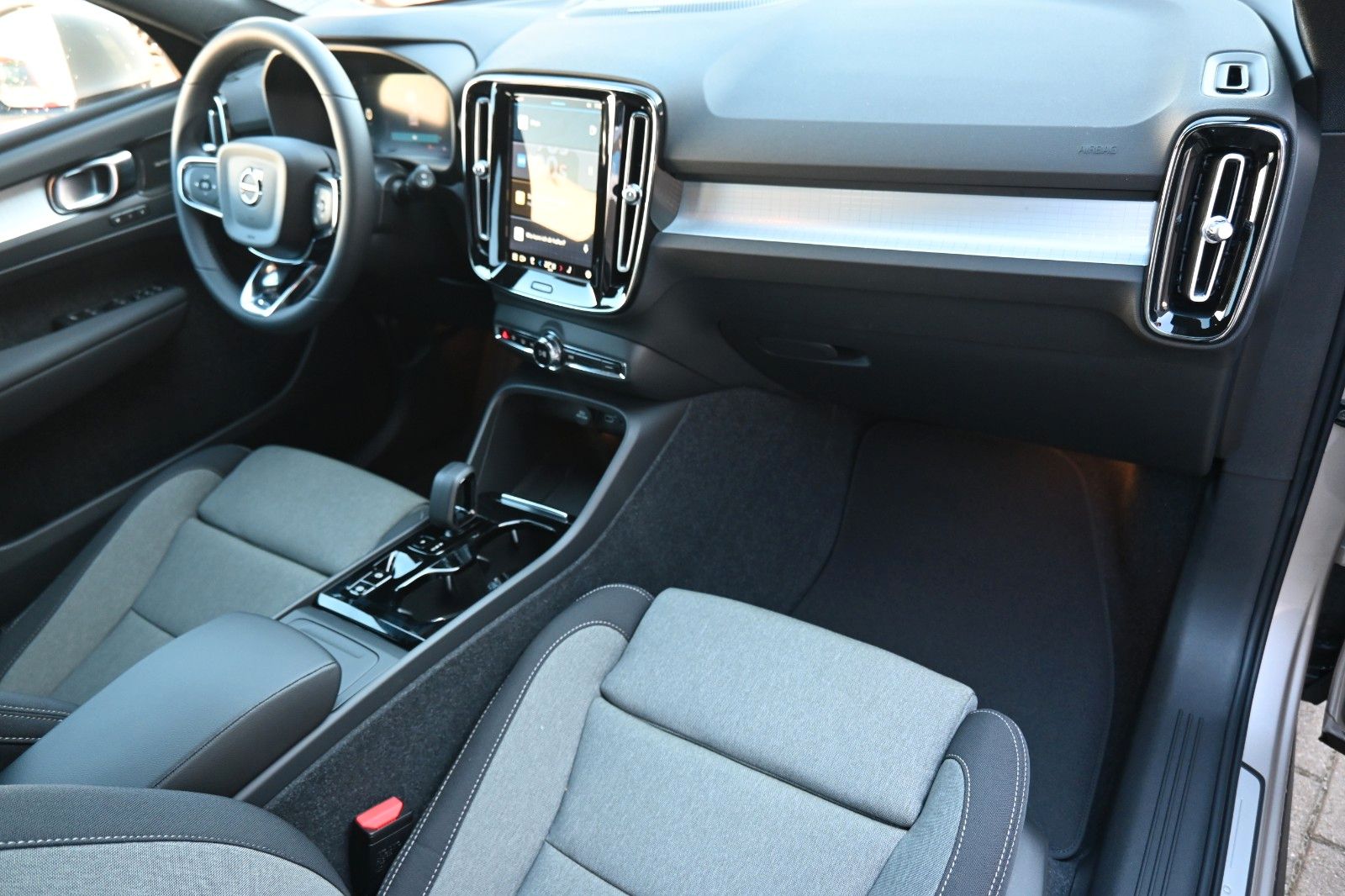 Fahrzeugabbildung Volvo XC40 B4 B DKG Plus Bright*STDHZG*BLIS*ACC