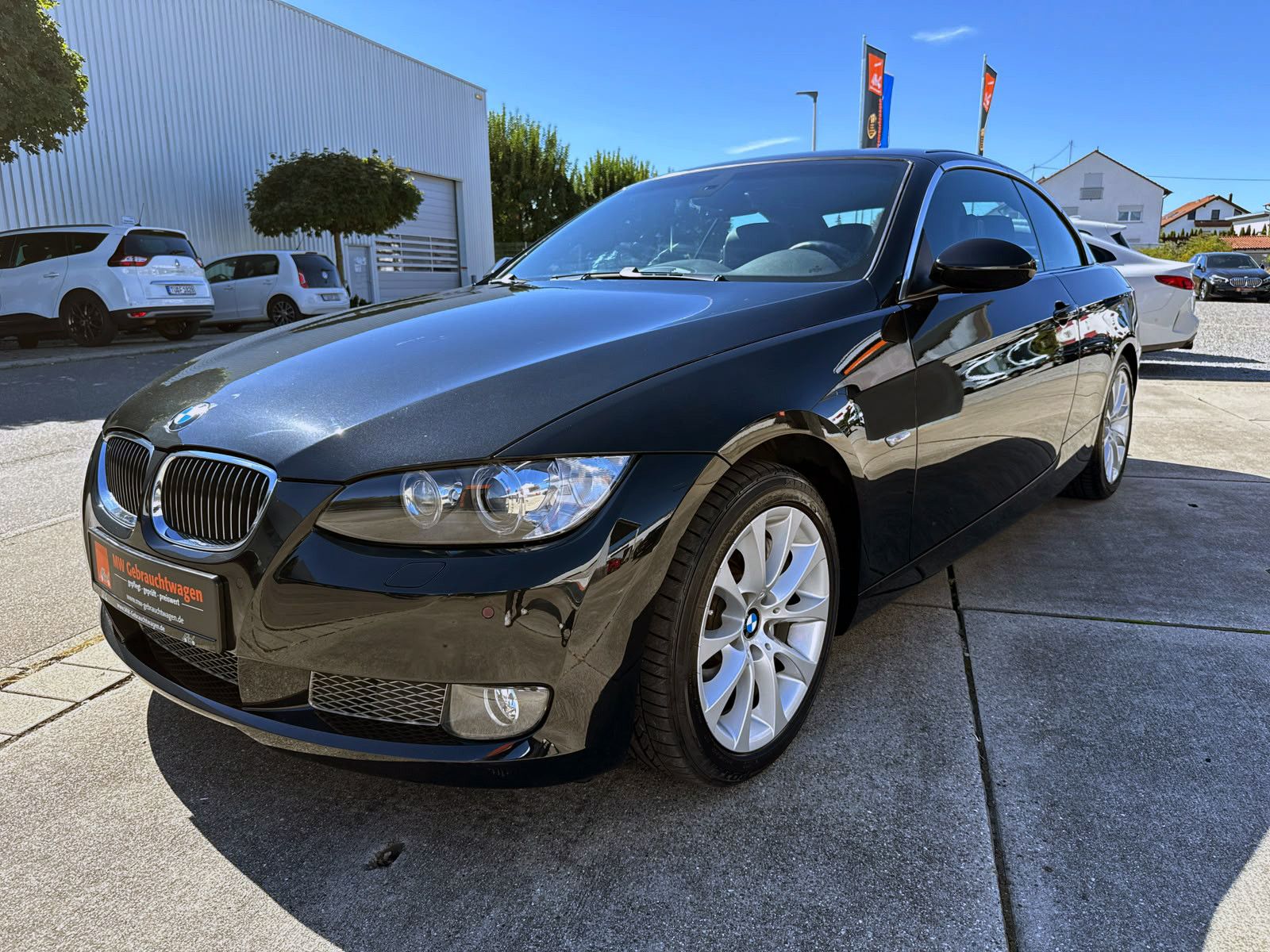 Fahrzeugabbildung BMW 335i E93 Cabrio Automatik PDC SHZ MEMORY NAV BT