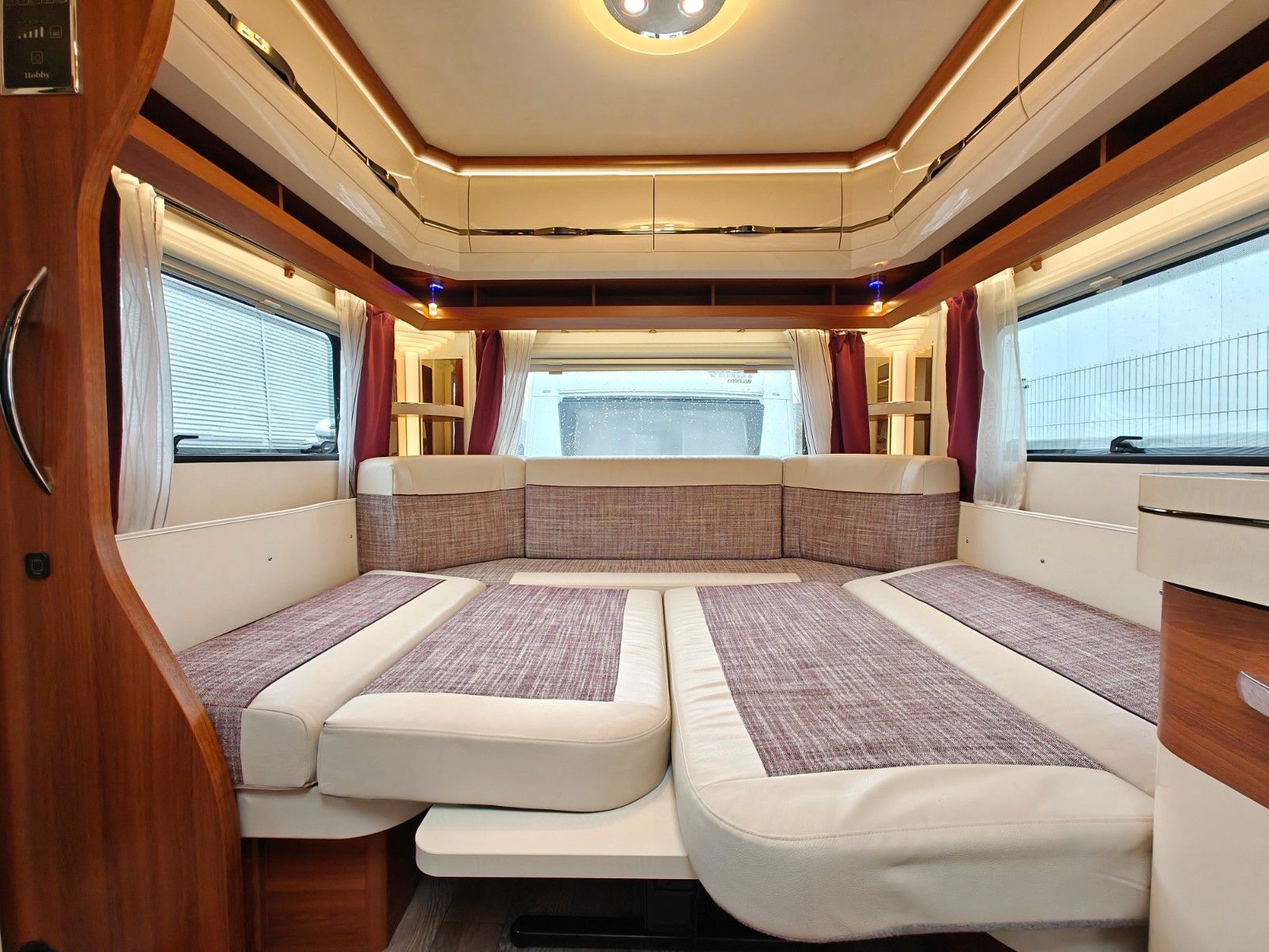 Fahrzeugabbildung Hobby Excellent 540 UFe - Fahrradträger, TV, 1.750kg -