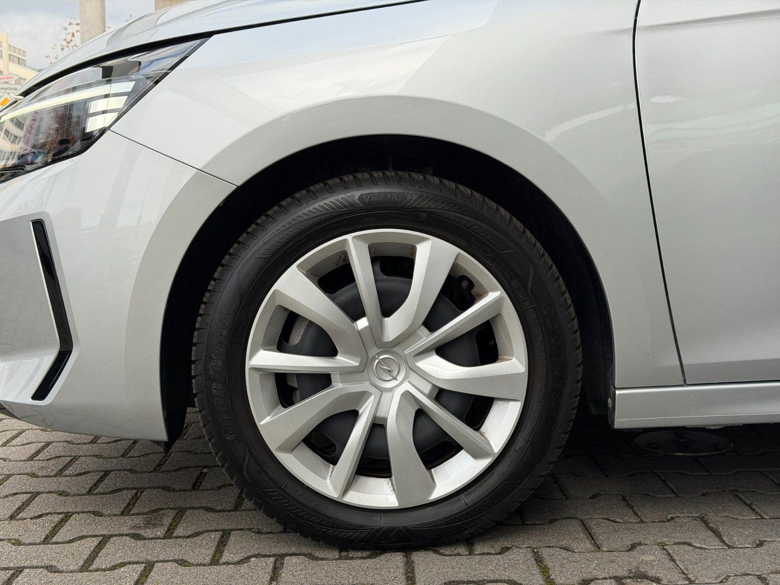 Fahrzeugabbildung Opel Corsa F Edition 100PS LED/Allwetter/Parkpilot!