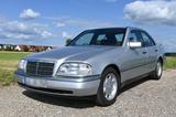 Mercedes-Benz Oldtimer Mercedes Benz W202 C220 - Mercedes-Benz C 220 mit Benzin-Antrieb: Limousine