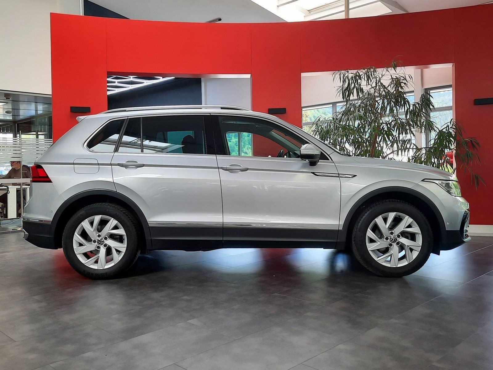 Fahrzeugabbildung Volkswagen Tiguan Elegance TDI DSG*AHK*Cam*LED*ACC*PDC*App*