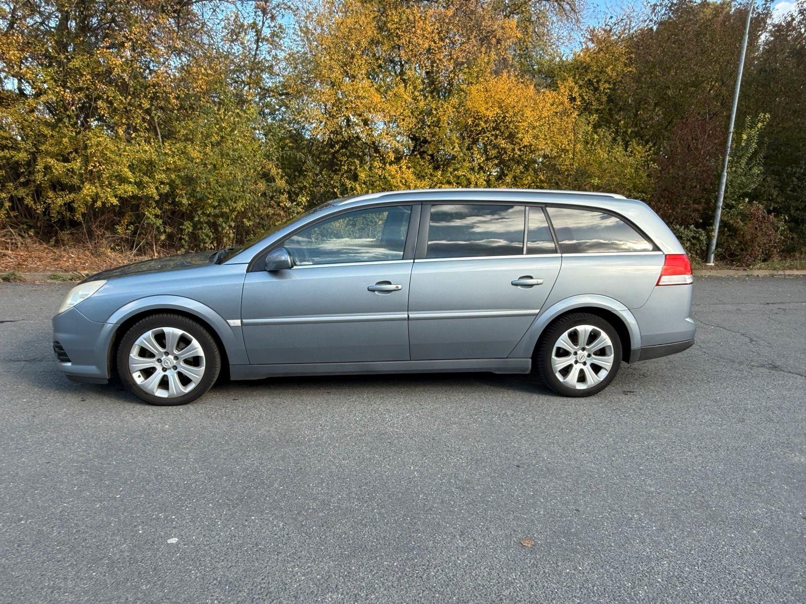 Opel Vectra 2008 — rear view
