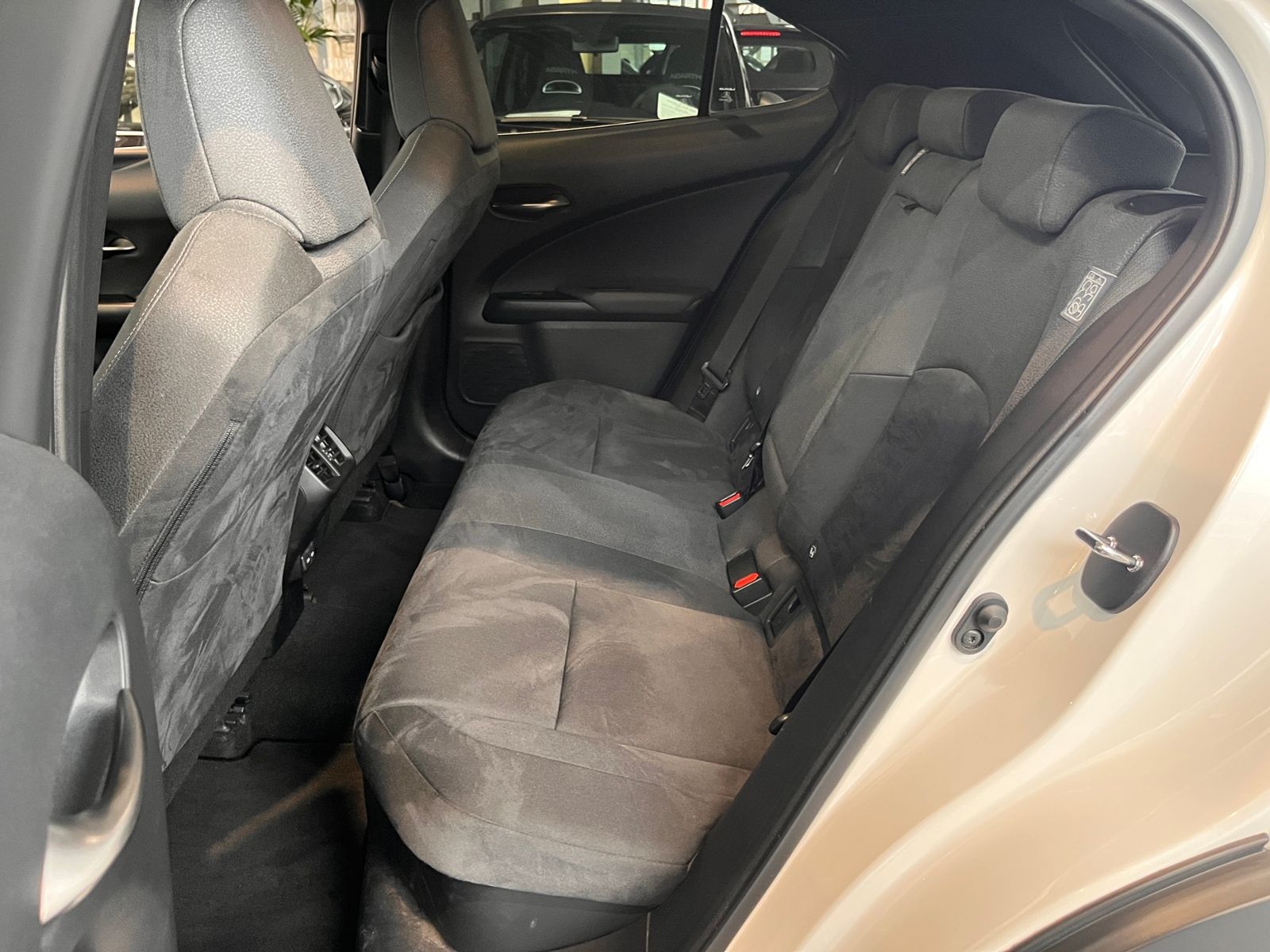 Fahrzeugabbildung Lexus UX 250 h Style AHK LED SHZ CARPLAY RFK