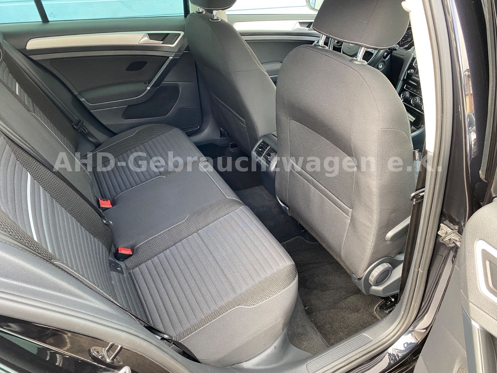 Fahrzeugabbildung Volkswagen Golf VII 1.2 TSI Limousine " Sondermodell Cup "