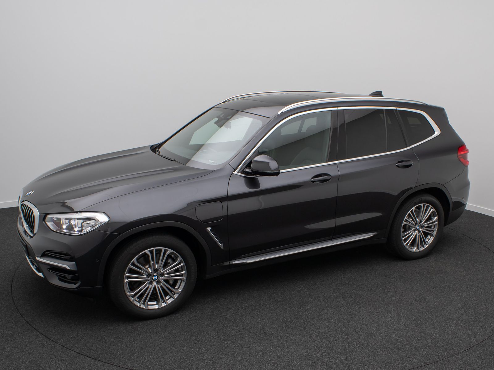 Fahrzeugabbildung BMW X3 xD30e LuxuryLine HUD DAB HiFi Panorama 19Zoll