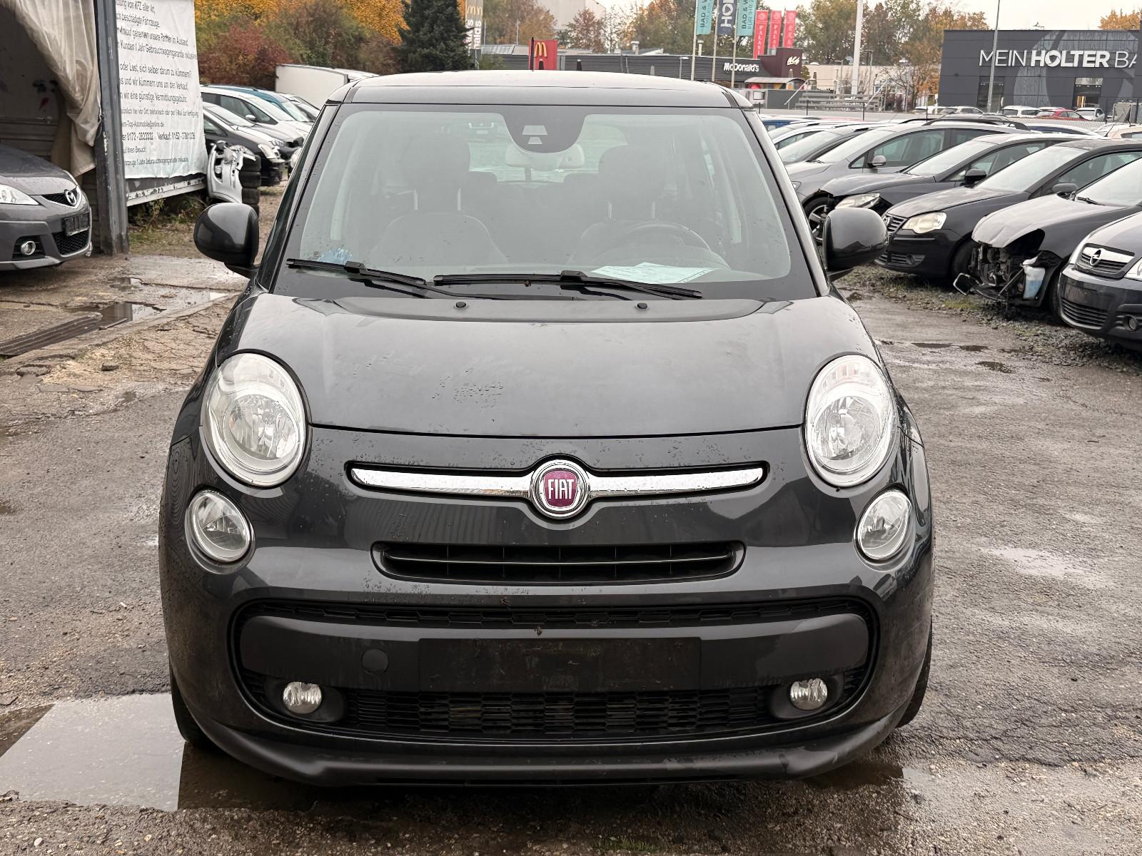 Fiat 500L 2013 — rear view
