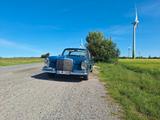 Mercedes-Benz 220 - Mercedes-Benz 220 mit Benzin-Antrieb: Coupé