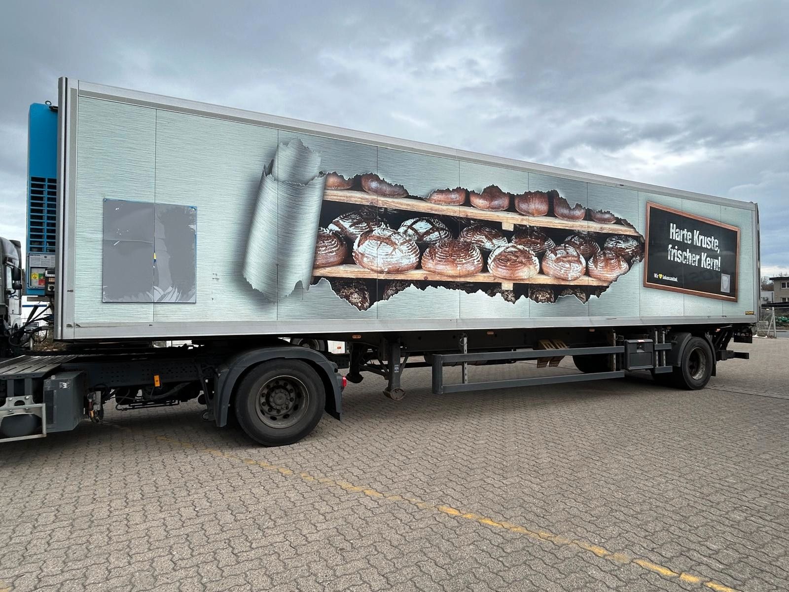 Fahrzeugabbildung Mercedes-Benz Antos 1840+Rohr Kühlauflieger