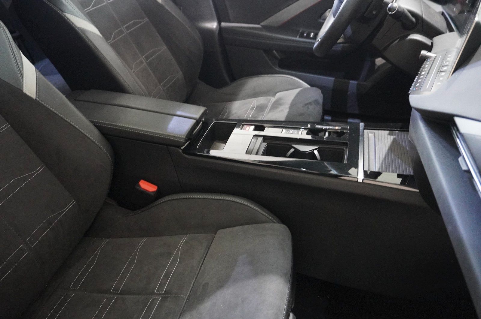 Fahrzeugabbildung Opel Astra L ST 1.5D ULTIMATE NAVI/LED/360°/PANO./DAB