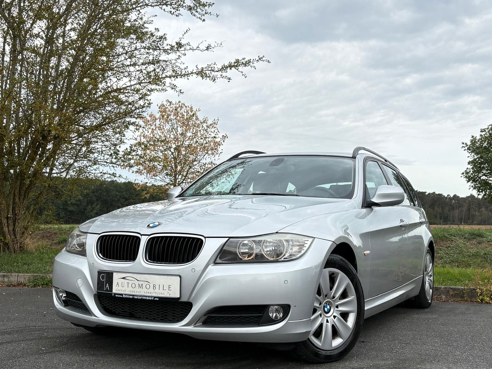 BMW BMW 318d Touring *LCI*Navi*8-fach bereift*HU NEU*