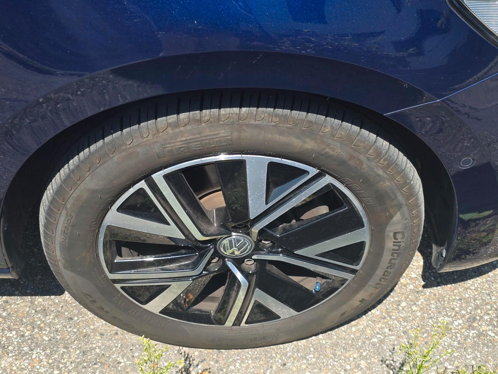 Volkswagen Touran 2.0 TDI SCR DSG Highline 7 Sitzer AHK