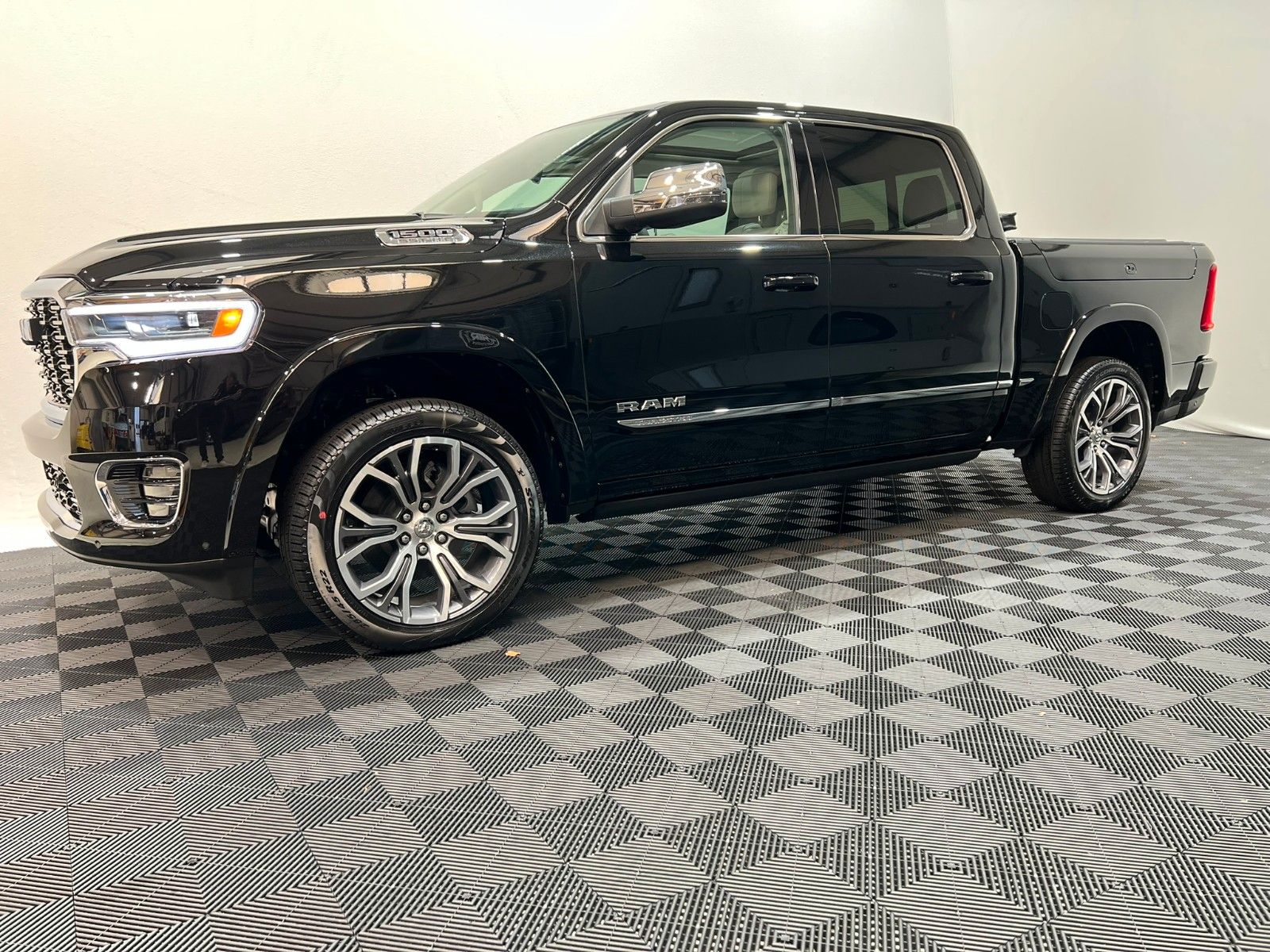 Fahrzeugabbildung Dodge RAM 1500 Tungsten  H/O 3.0L MY25