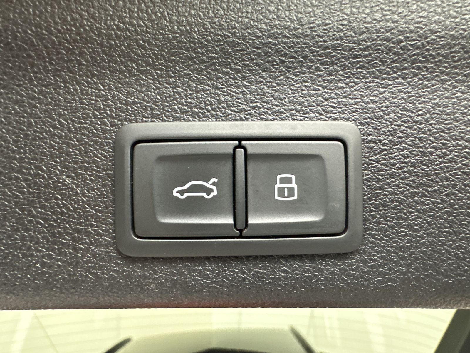 Fahrzeugabbildung Audi A6 Avant 35 TDI Sport NAV+LED+ACC+360°+VCOCK+SHZ