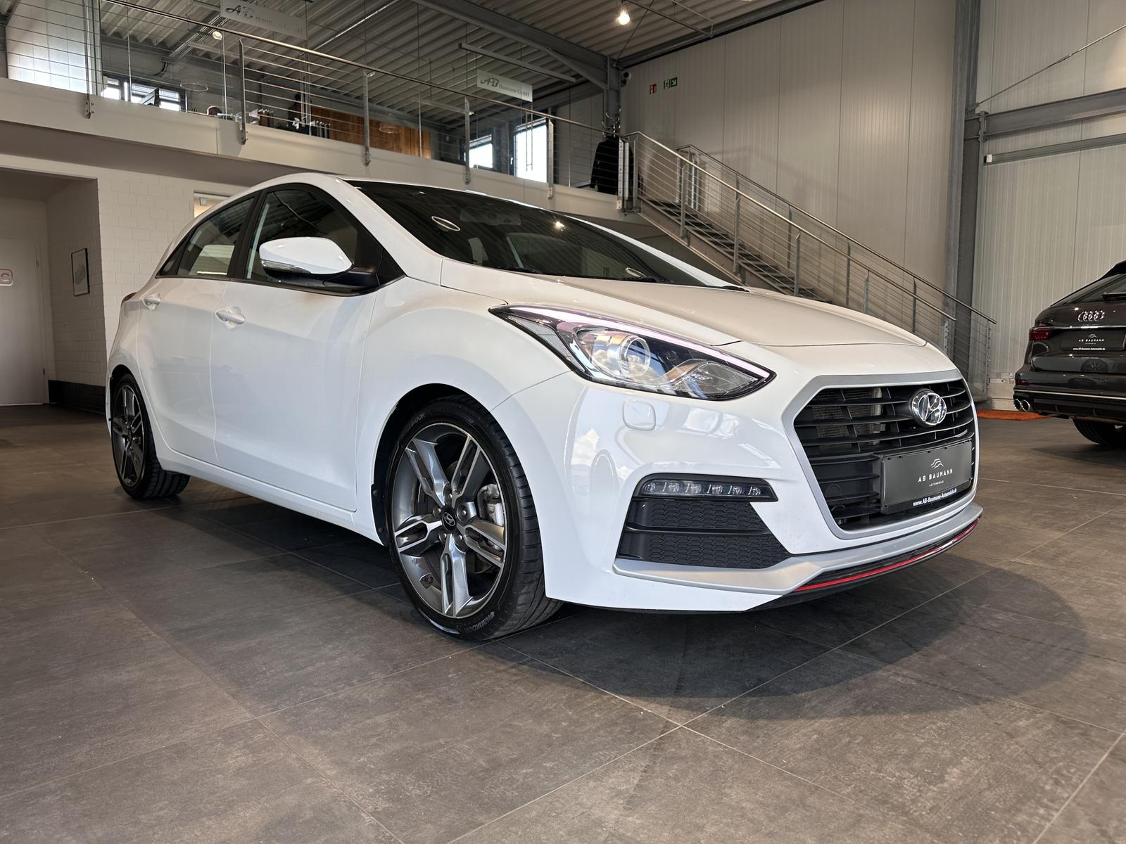 Hyundai i30 Turbo *1. HAND, NAVI, RFK, SCHECKHEFT*