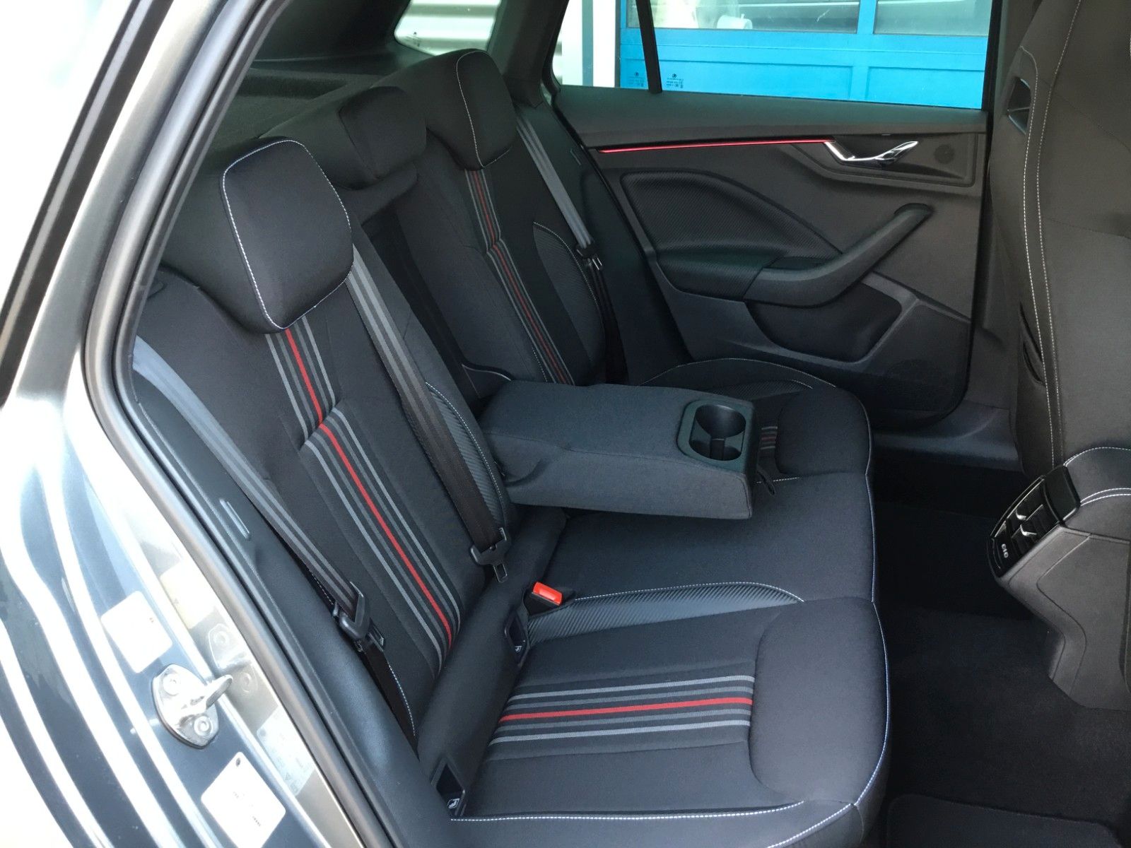 Fahrzeugabbildung SKODA Kamiq 1.5 TSI DSG Monte Carlo+AHK+Navi+Kamera