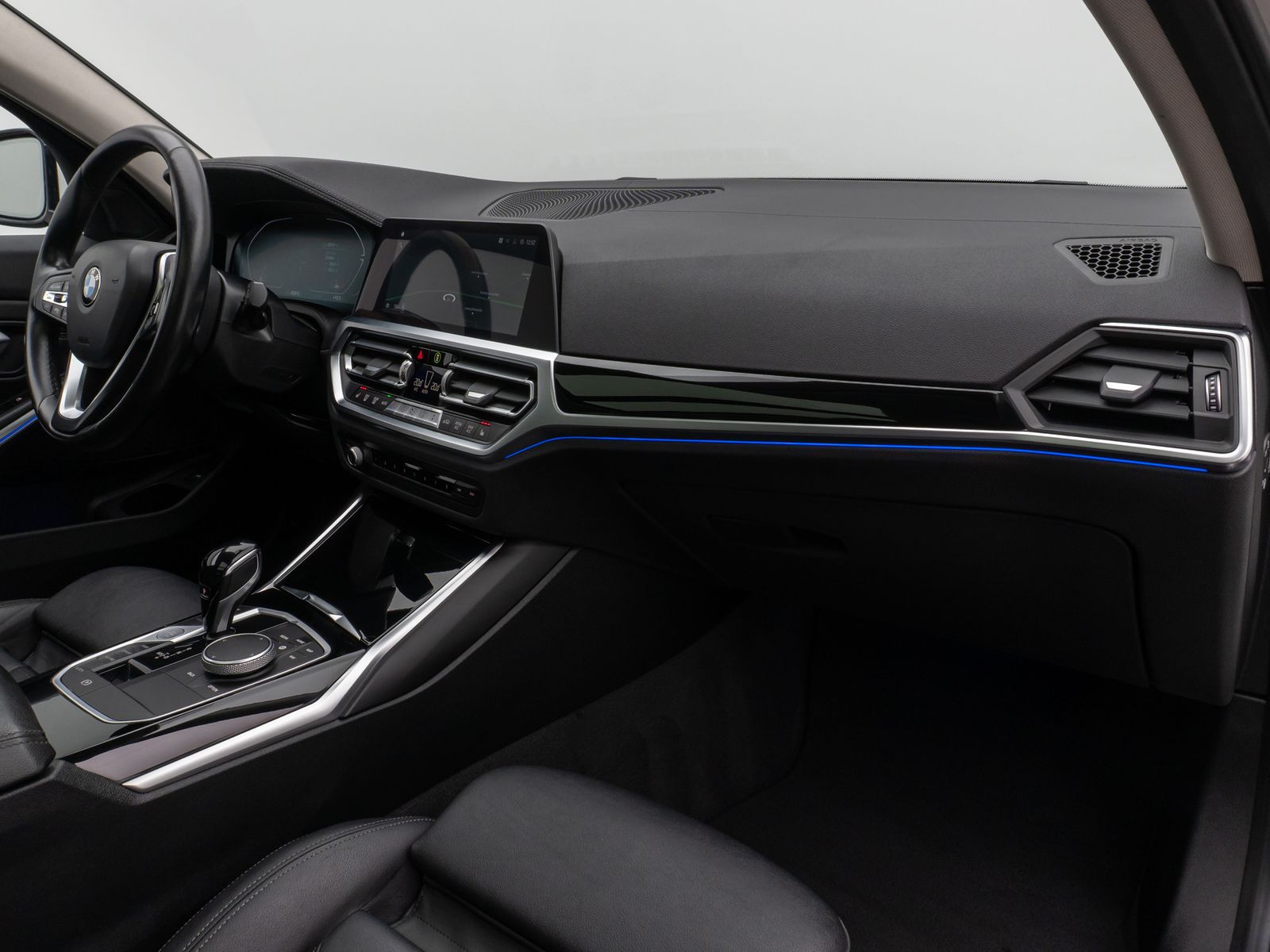 Fahrzeugabbildung BMW 320d  Luxury Line Panorama Kamera DAB AHK Alarm