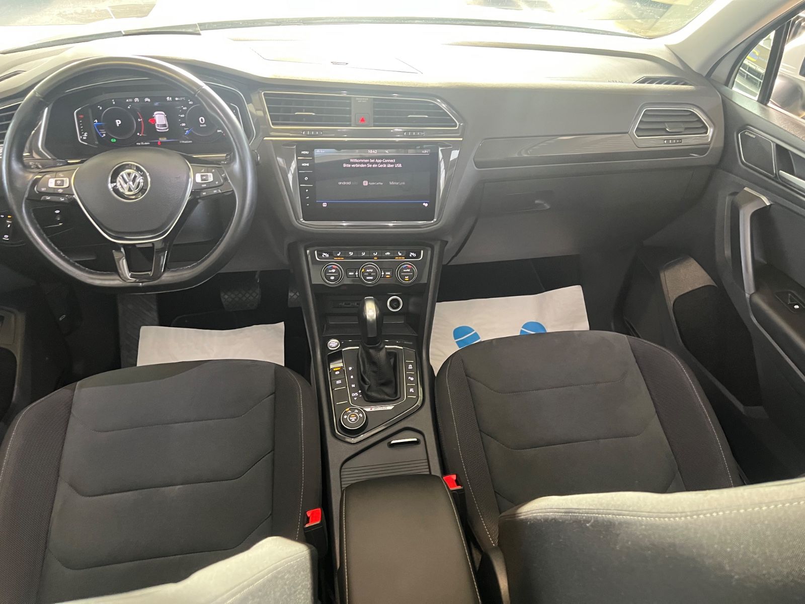 Fahrzeugabbildung Volkswagen Tiguan Highline DSG 4Motion R LINE VIRTUAL*PANO*
