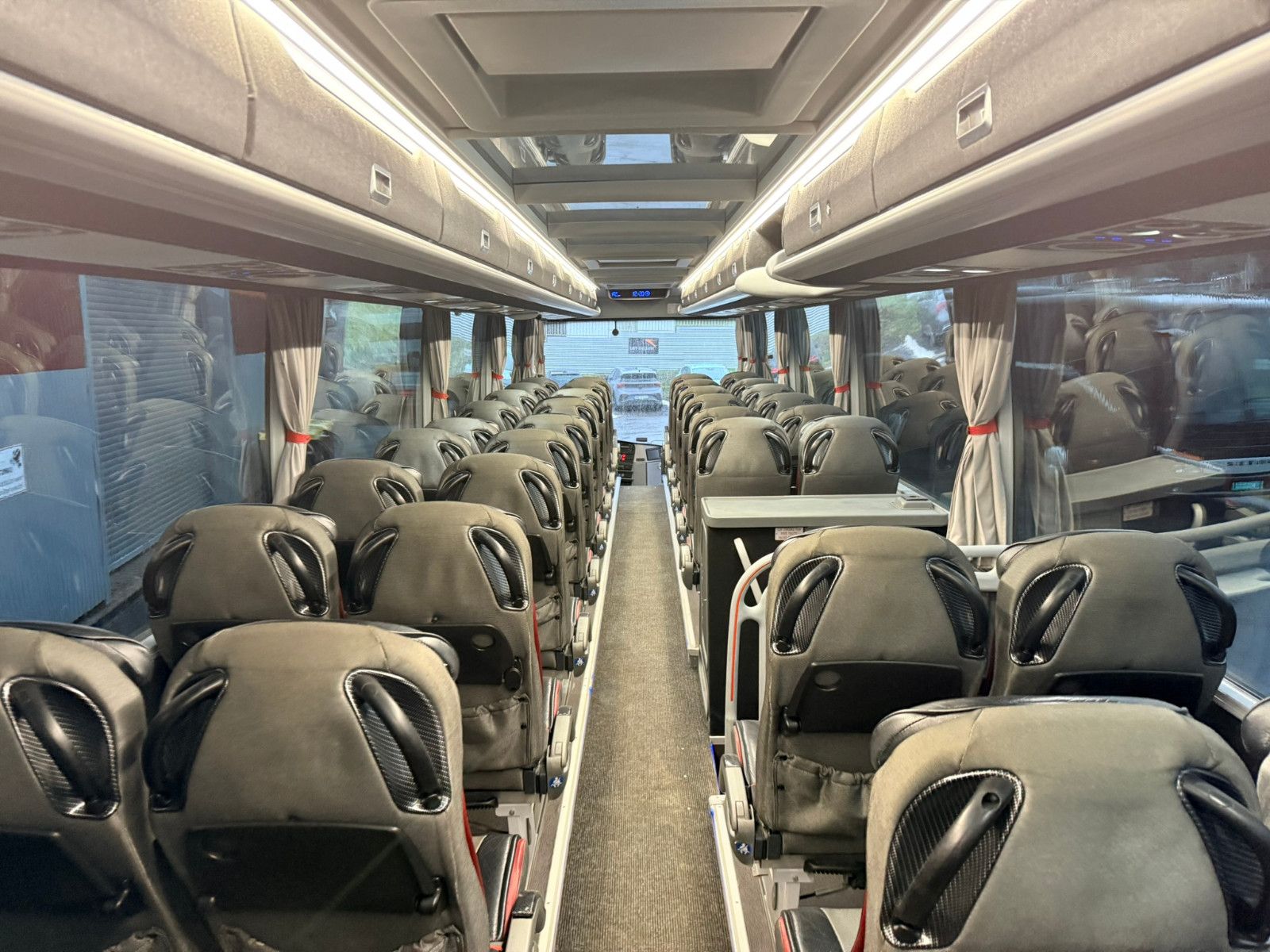 VANHOOL  2017 - Image 32 of 35
