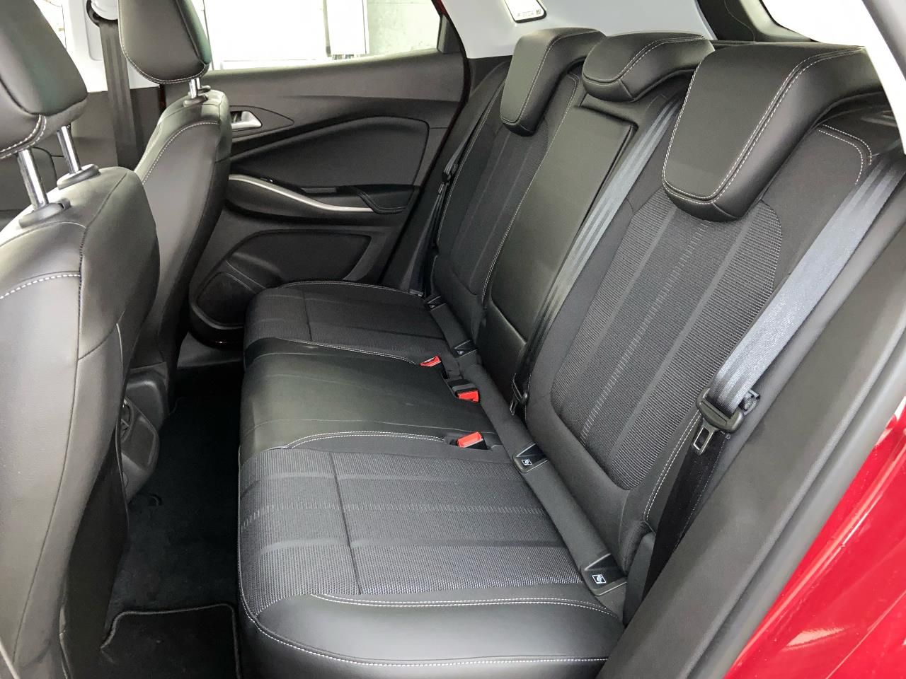 Fahrzeugabbildung Opel Grandland GS 1.2 Turbo AT// Navi, KlimaAT, Sitzh