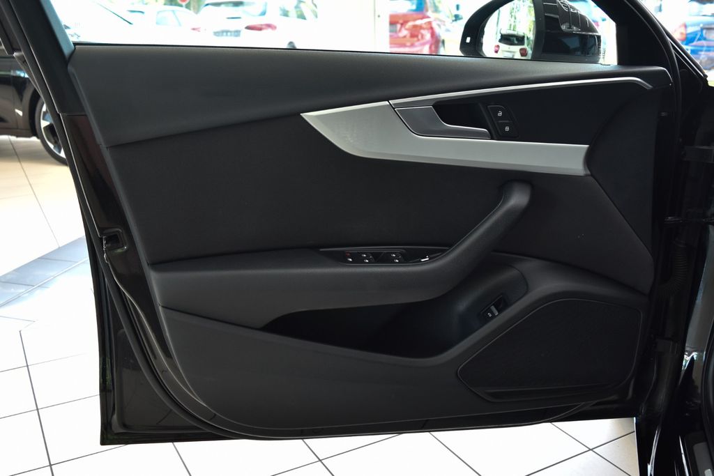 AUDI A4 2.0 TDI Avant~Navi~Bluetooth~Bi-Xenon~AHK AUDI A4 2.0 TDI Avant~Navi~Bluetooth~Bi-Xenon~AHK
