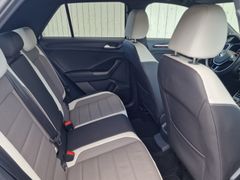 Fahrzeugabbildung Volkswagen T-Roc 1.5 TSI Sport Navi Leder SiHz PDC ACC AHK