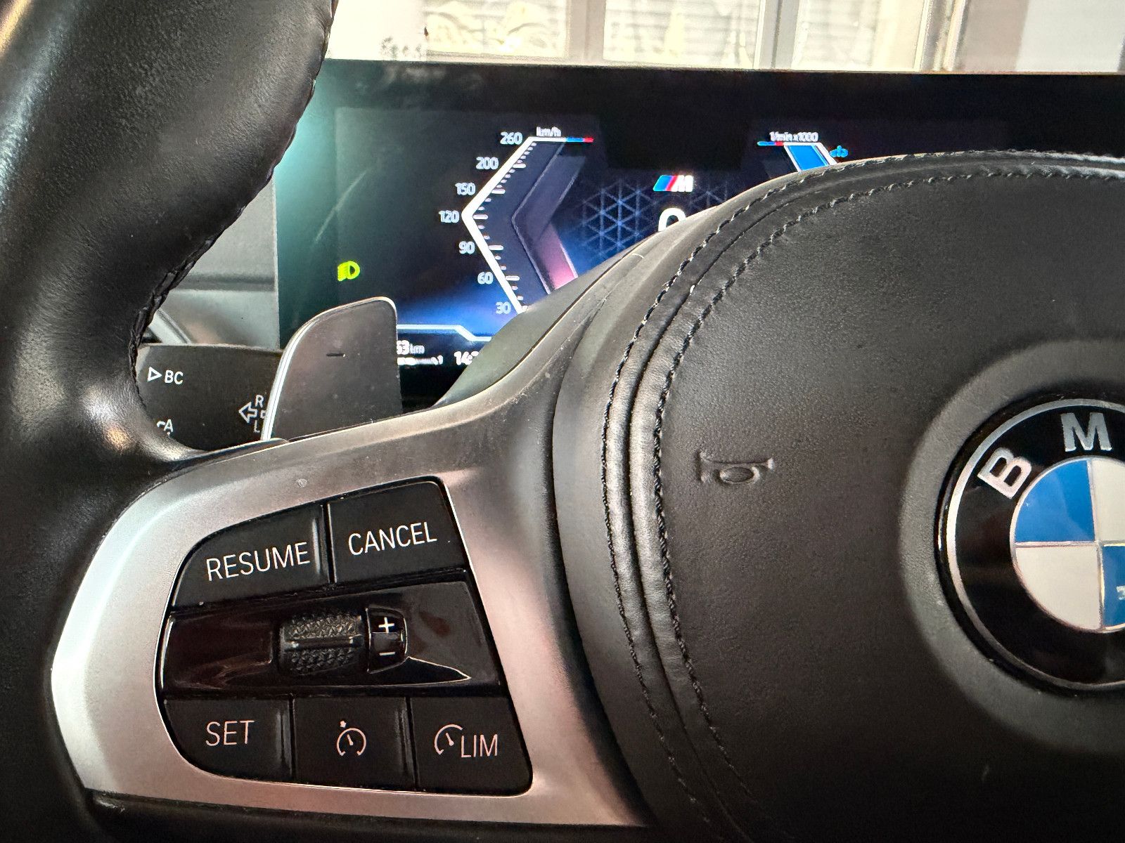 Fahrzeugabbildung BMW 320 d M Sport/M-PAKET/LED/SHADOW-LINE/AMBIENTE