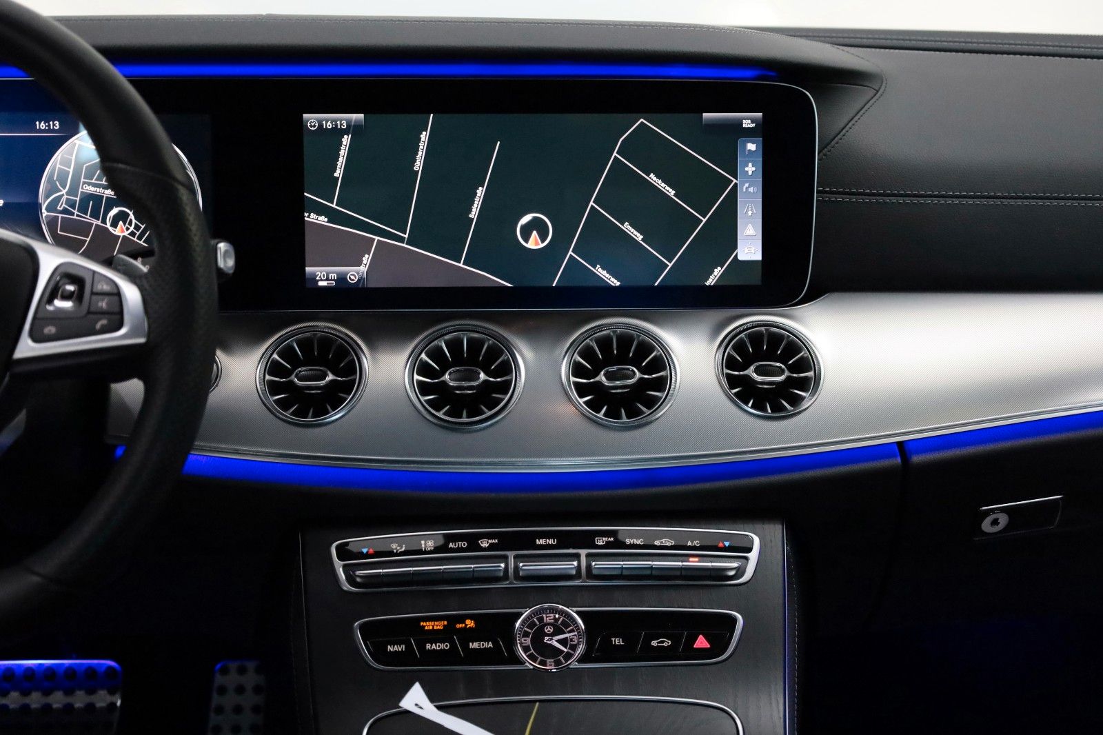 Fahrzeugabbildung Mercedes-Benz E 220 d  Coupé AMG,Leder,Navi,HUD,Panoram,Kamera