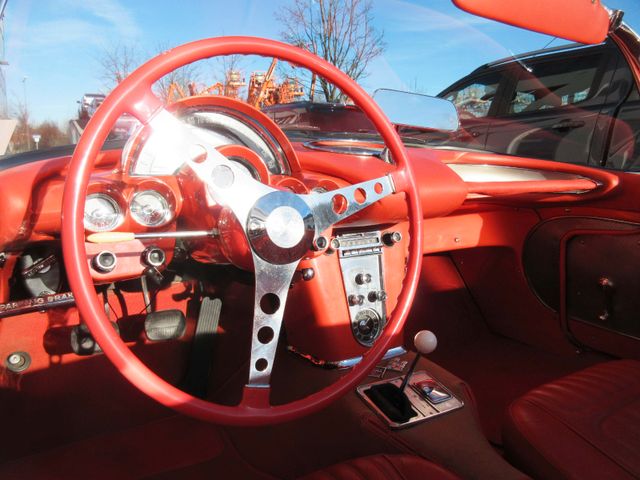 Vehicle photo 17