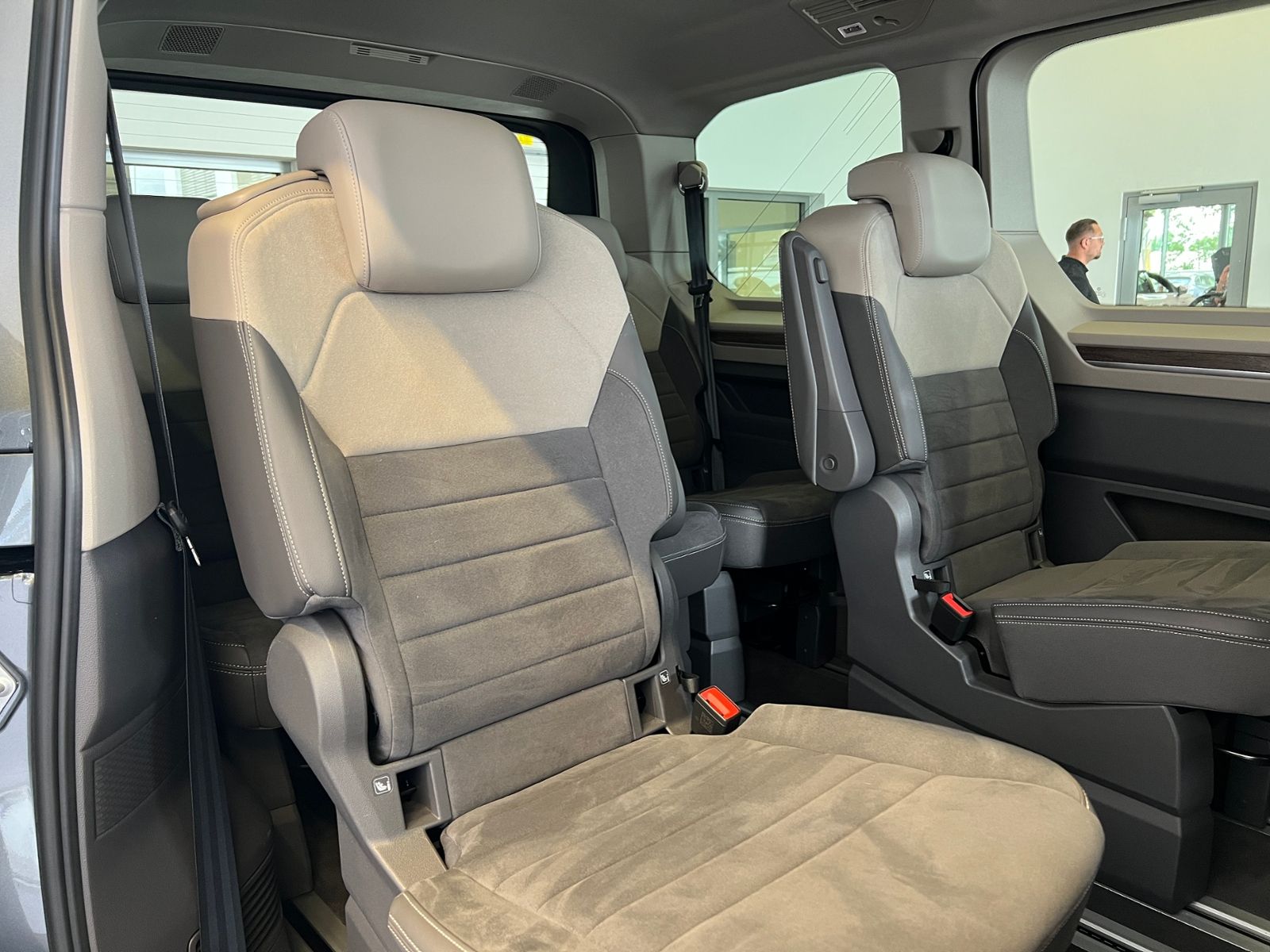 Fahrzeugabbildung Volkswagen Multivan T7 Style 2.0 TDI DSG *AHK, IQ.Light, Pa
