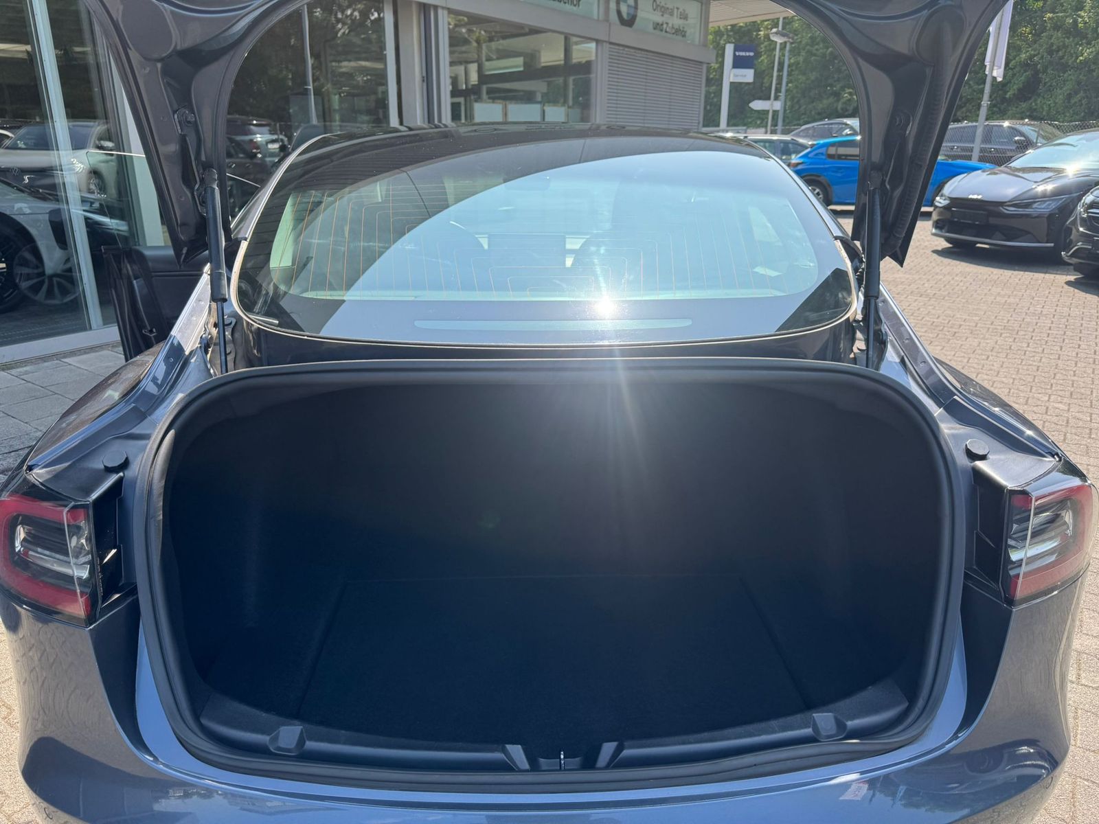 Fahrzeugabbildung Tesla Model 3 LR Dual AWD PANO+STDHZ+NAVI+LED+ACC+