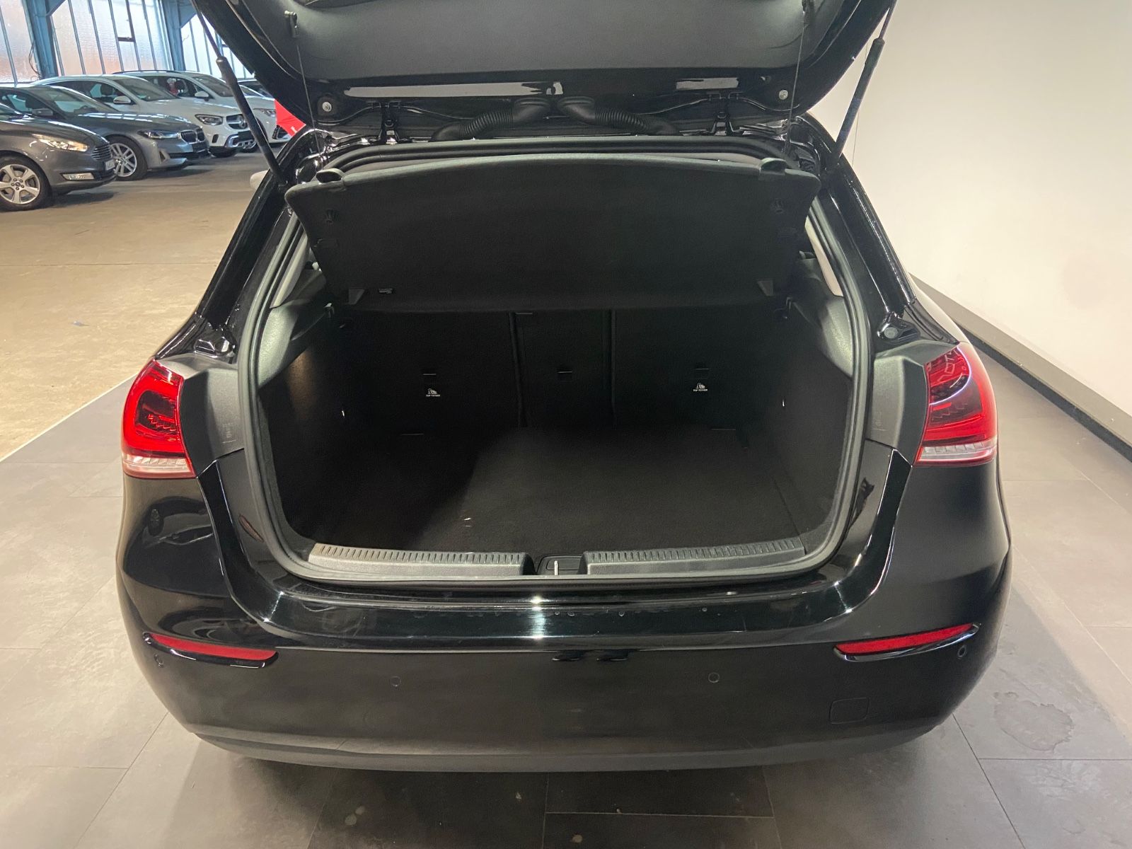 Mercedes-Benz A 180d Leder Kamera DAB foto 4