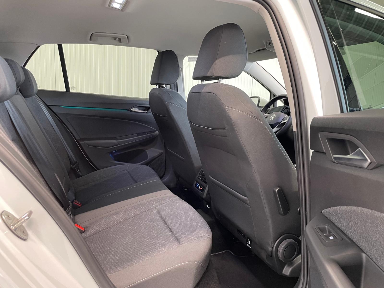 Volkswagen Golf VIII Life 1.0 eTSI DSG NAVI ACC SHZ, миниатюра 21
