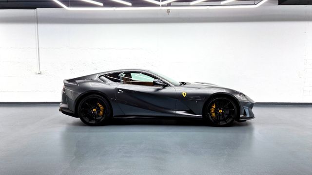 Ferrari 812 6.5 V12 Superfast DCT F1