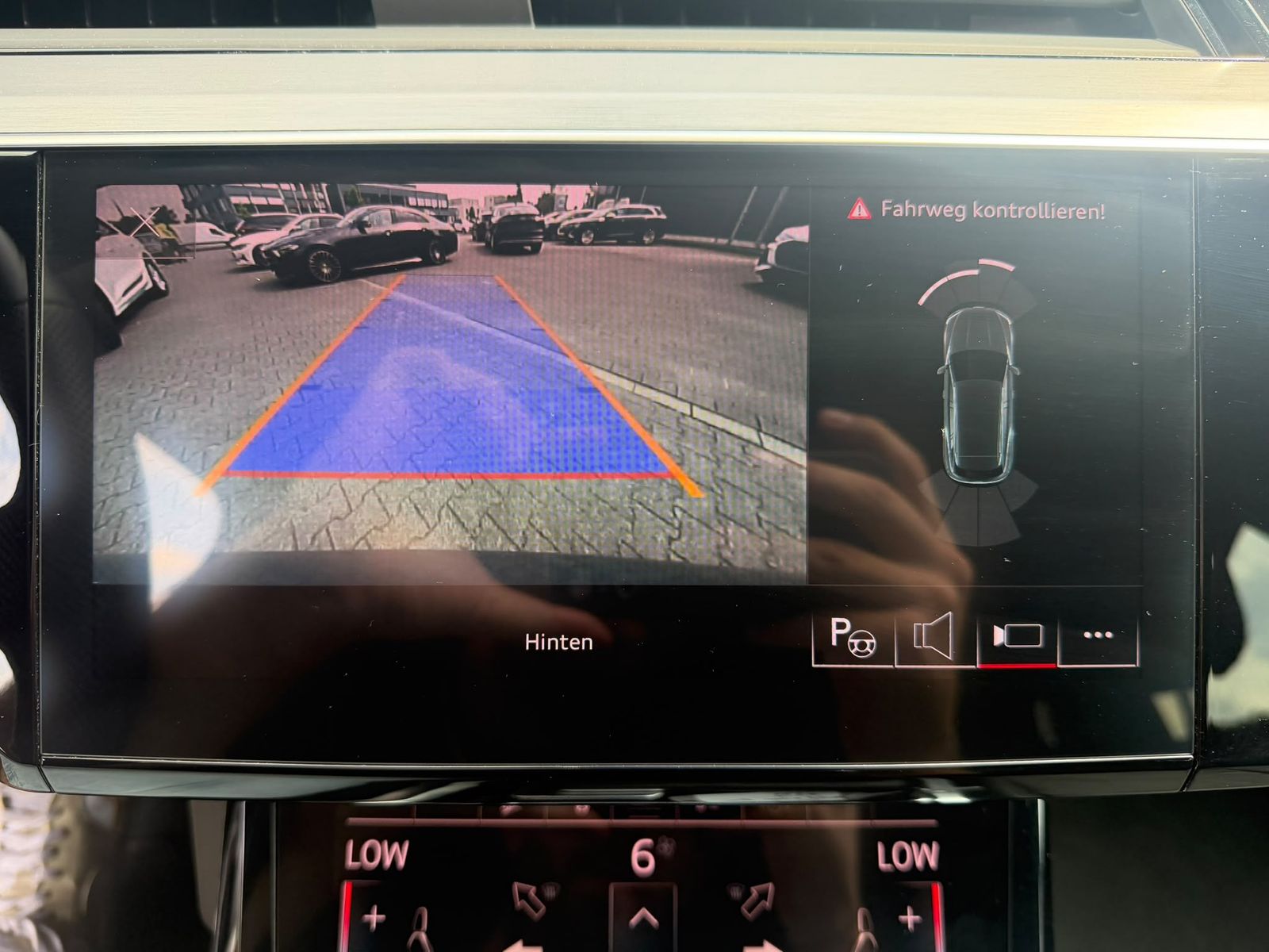 Fahrzeugabbildung Audi Q8 e-tron 55 QUAT 2X S LINE OPTIK BLACK+LUFT+AHK