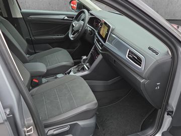 Fahrzeugabbildung Volkswagen T-Roc Style 1.5 TSI DSG IQ.Light AHK Klima Navi