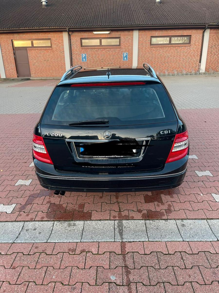 Mercedes-Benz 200 2010 — engine 136 HP (100kW)