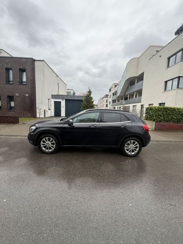 MERCEDES-BENZ GLA 220 d 4MATIC DCT Style Style