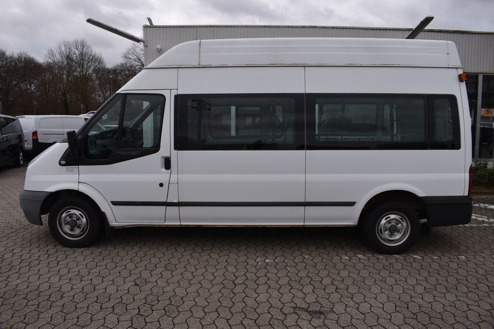 Fahrzeugabbildung Ford Transit Kombi FT 300 L Behindertengerecht *5091