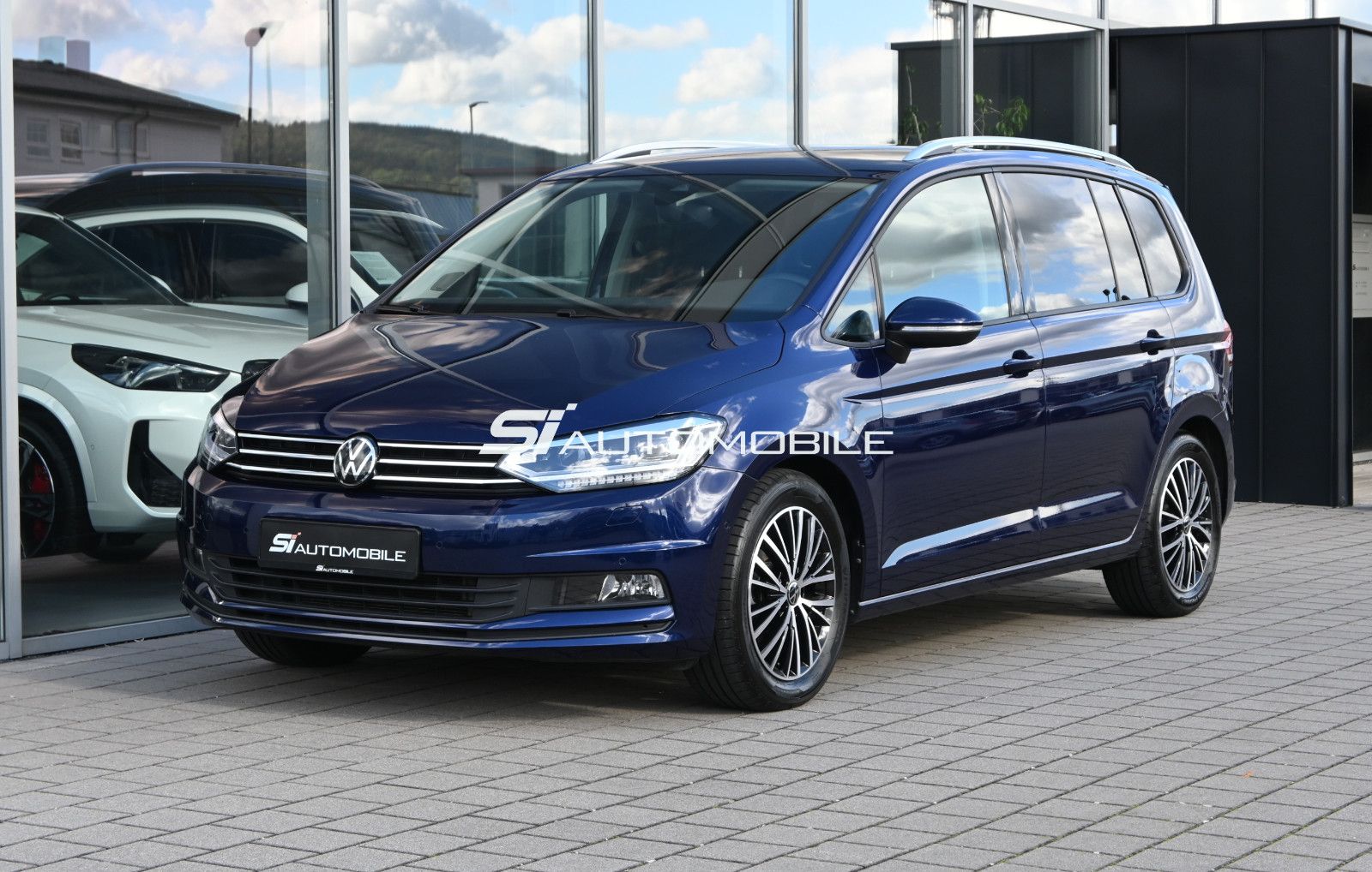 Fahrzeugabbildung Volkswagen Touran 1.5 TSI DSG °ACC°AHK°DYNAUD.°ERGO°STANDHZ