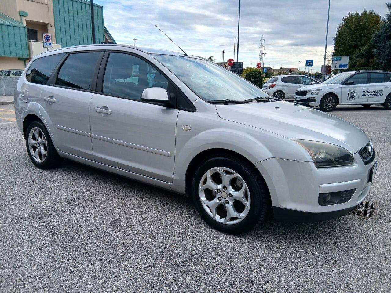 Ford Focus 2007 — interior