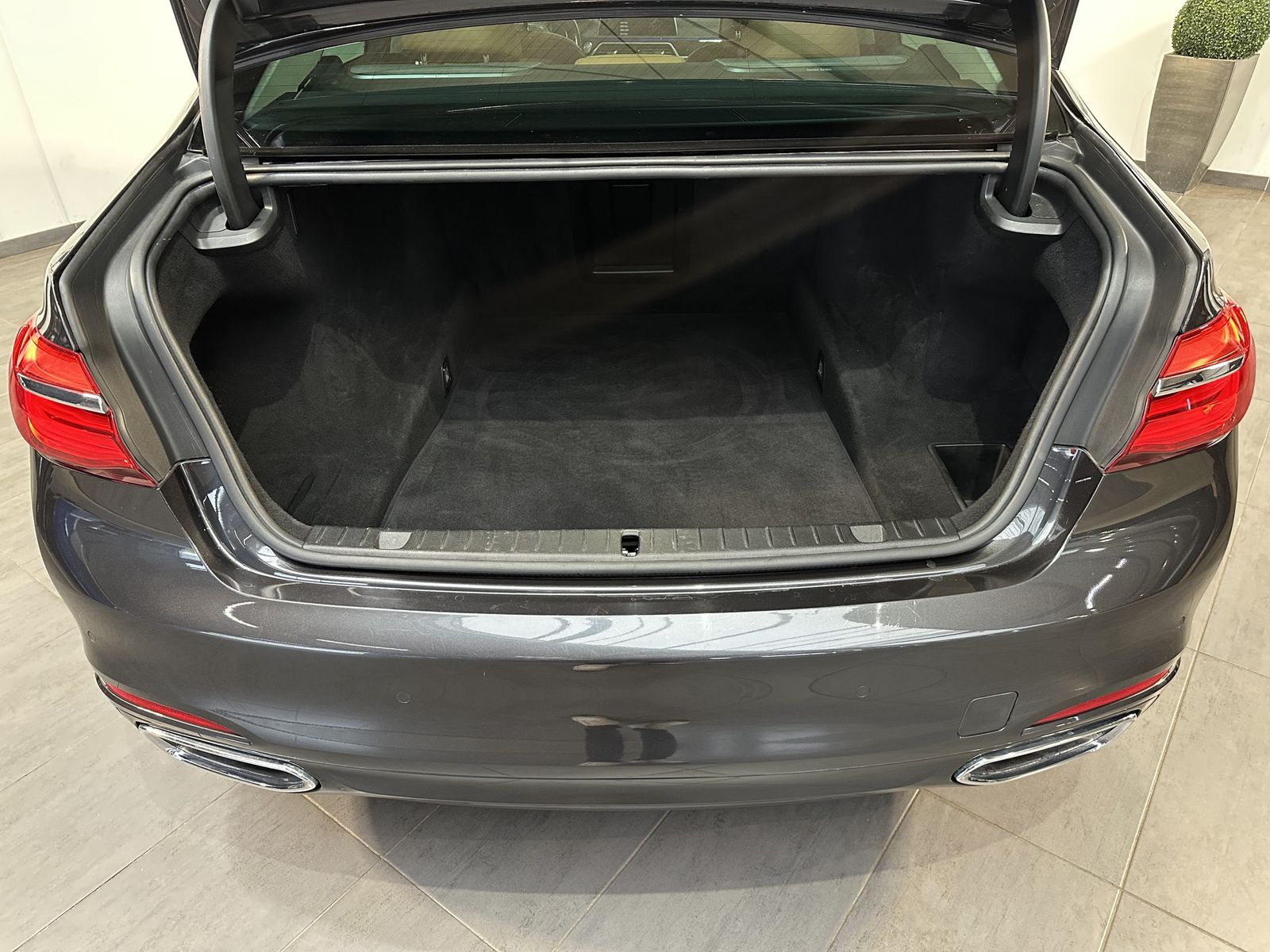 Fahrzeugabbildung BMW 730d NAV+LED+360°+HEADUP+ACC+H&K+GLASDACH+VCOCKP