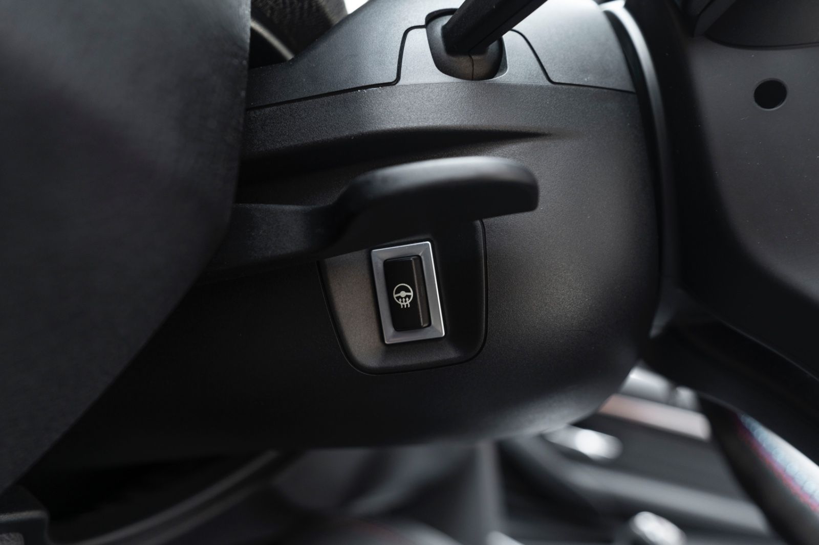 Fahrzeugabbildung BMW M4 Kabrio HUD LED KAM TOTW H&K DKG PDC CARBON