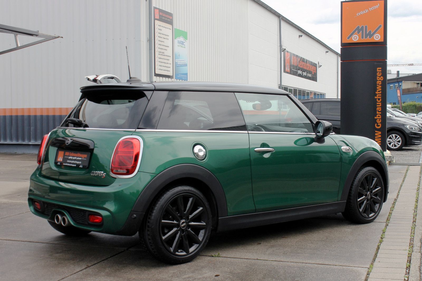 Fahrzeugabbildung MINI Cooper S Automatik LED HUD ACC KAM PANO SHZ PDC