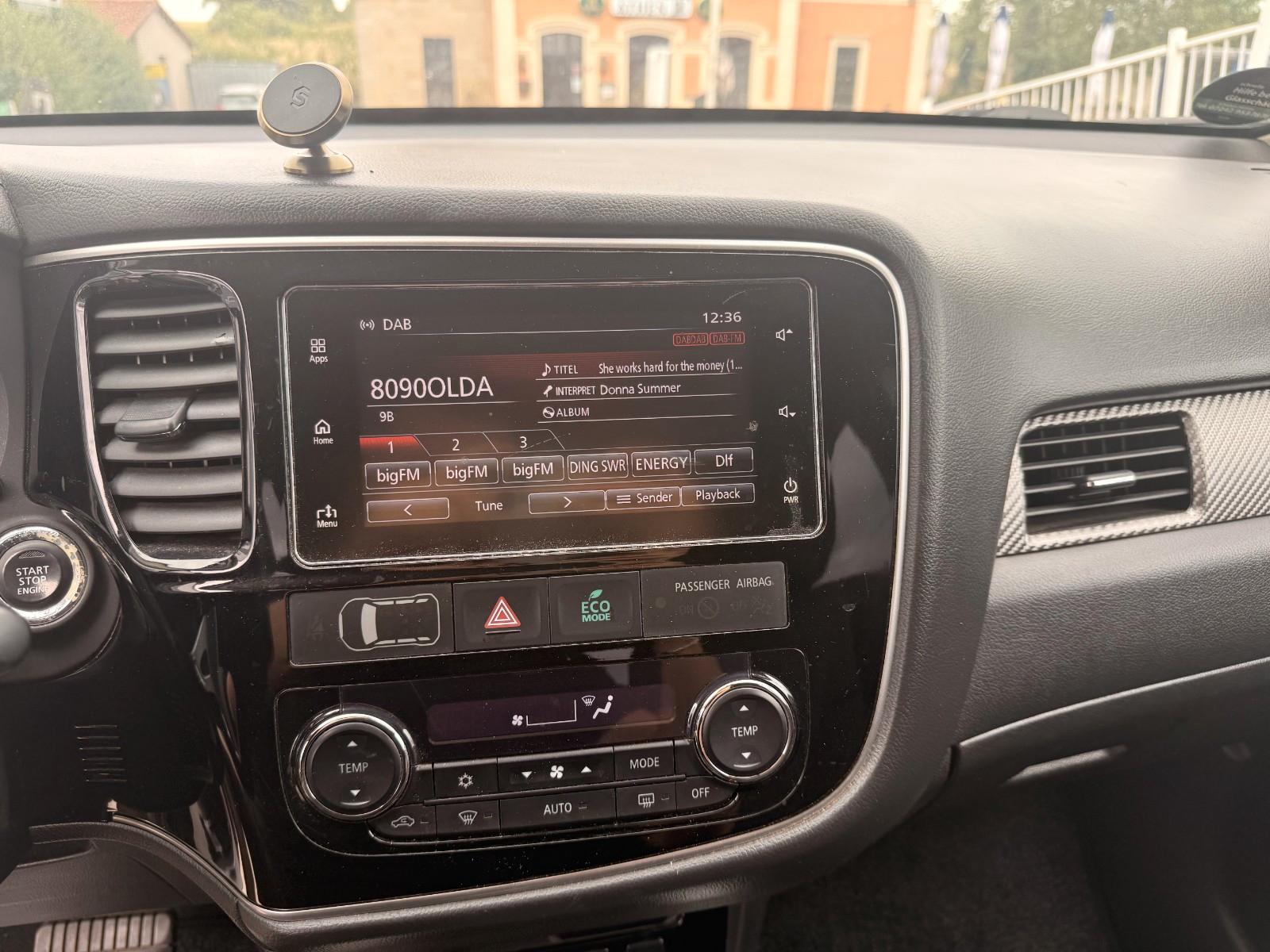 Mitsubishi Outlander Edition 100+ 4WD / Automatik/KAM/LHZ
