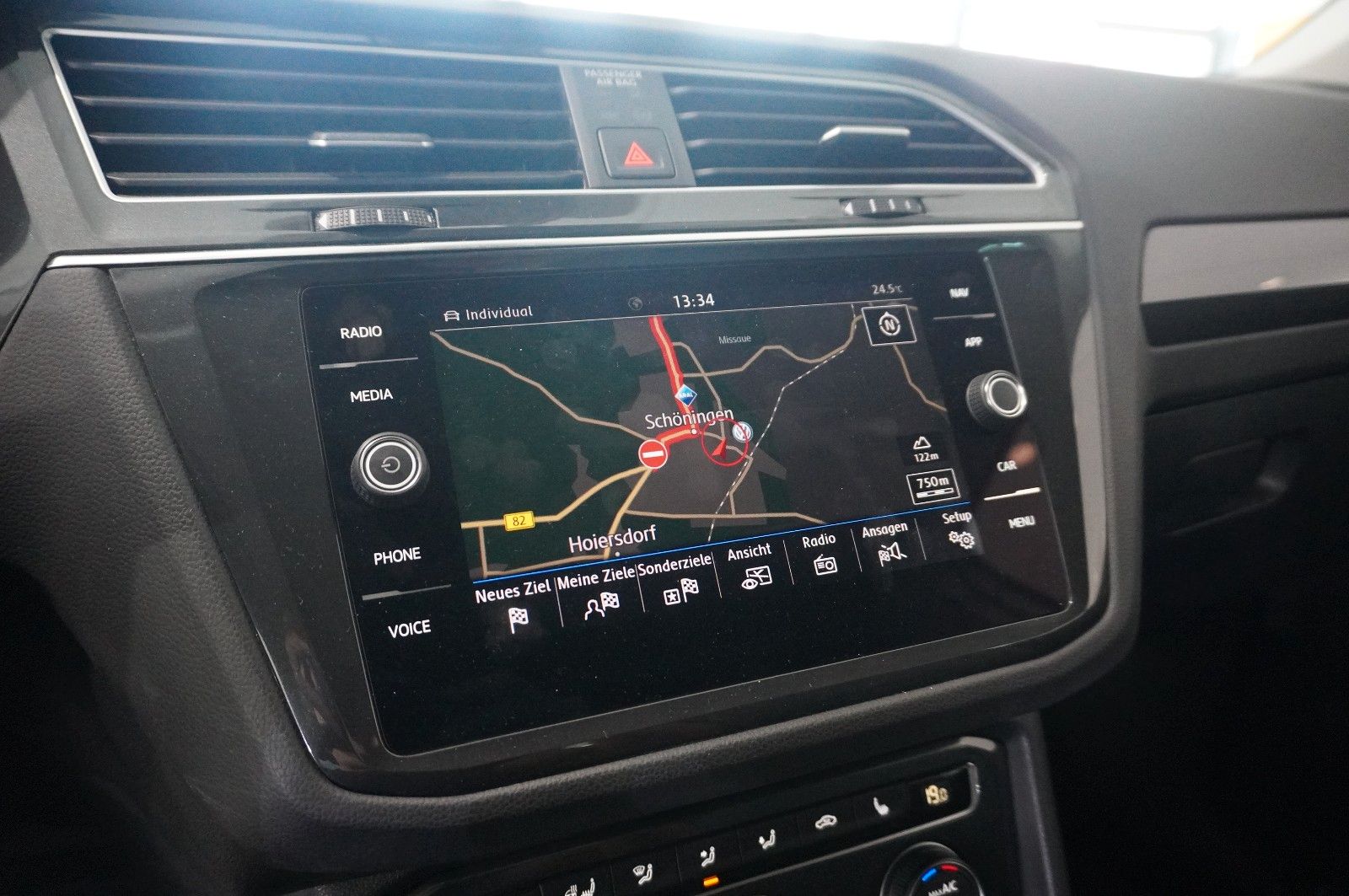 Fahrzeugabbildung Volkswagen Tiguan 2.0 TSI UNITED 4M DSG NAVI/LED/ACC/SH/AHK