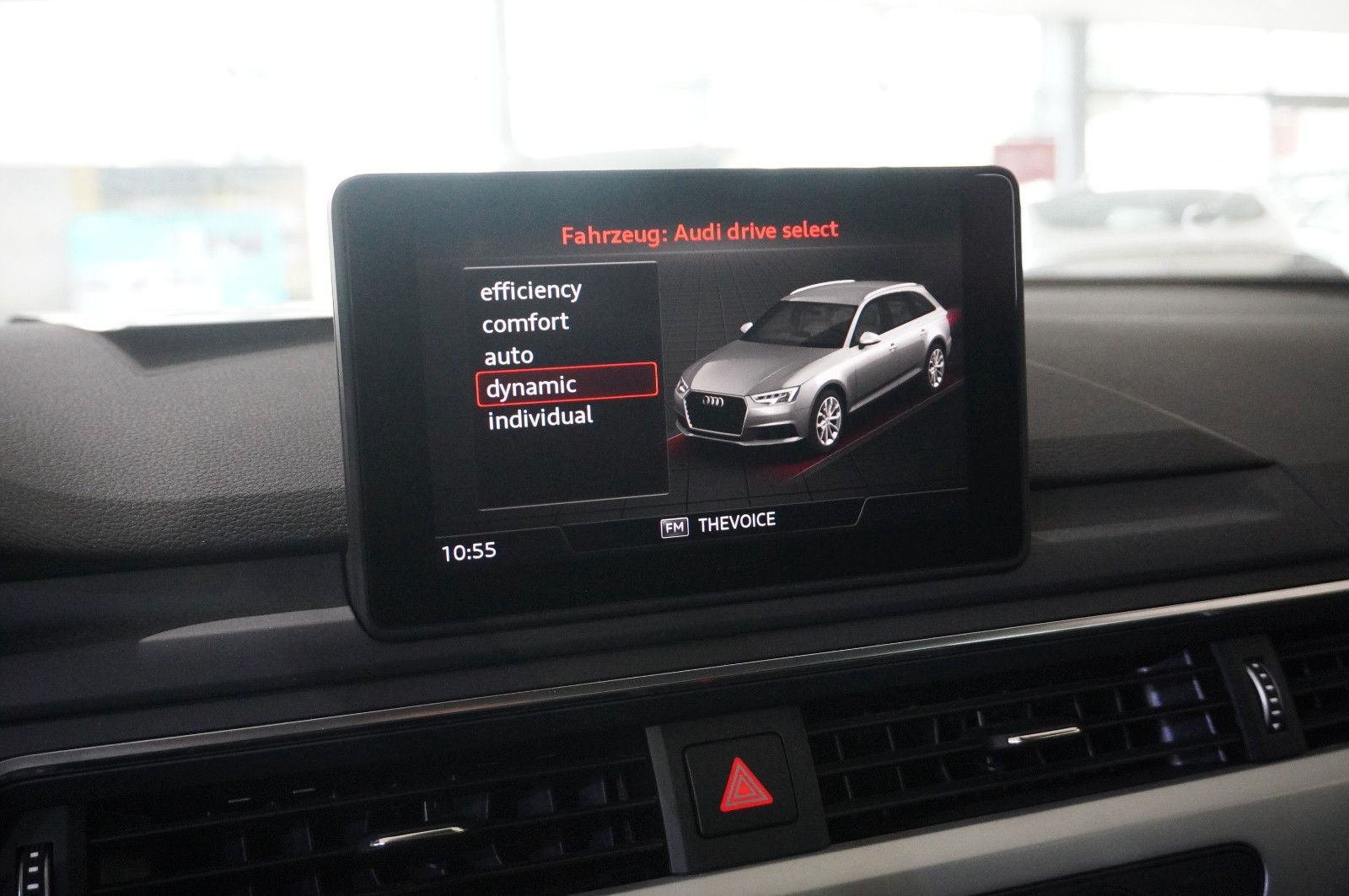 Fahrzeugabbildung Audi A4 Avant 2.0 TFSI ULTRA SPORT NAVI/LED/SHZ/PDC