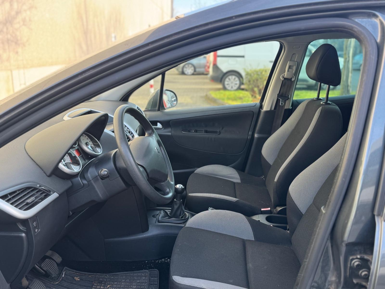 Peugeot 207 2009 — photo 7
