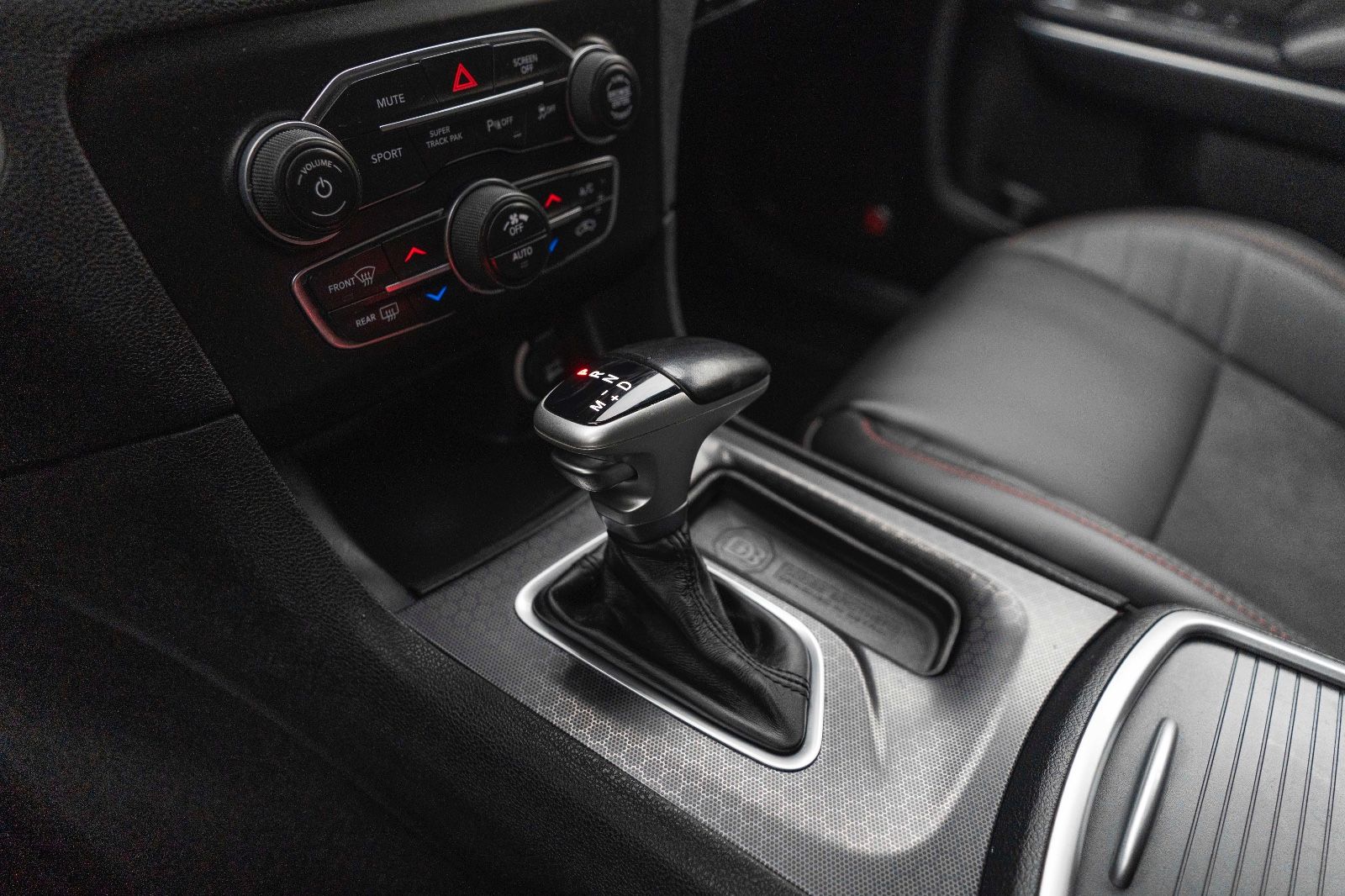 Fahrzeugabbildung Dodge Charger 5,7L R/T KAM NAV BLACKTOP CARPLAY ALPIN